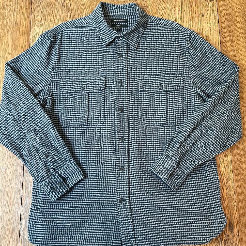 Banana Republic Men's Shirt Jacket - Large, Navy Blue & Grey Houndstooth